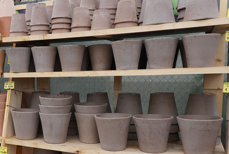 Macetas en baro grafitto