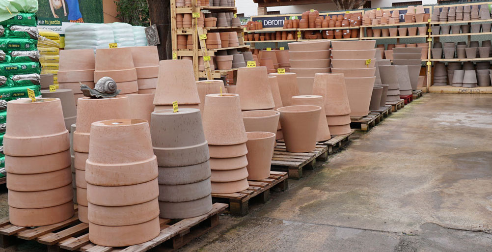 Macetas de barro en Albogarden