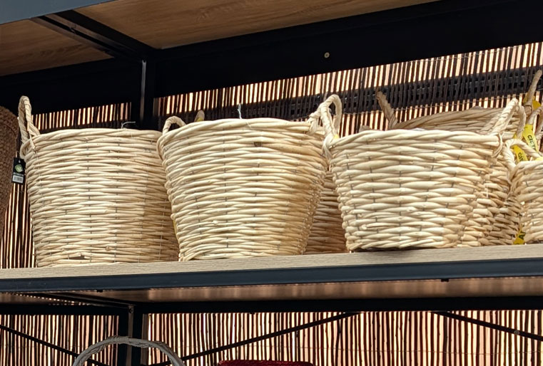 Macetas de mimbre en Albogarden, cestería
