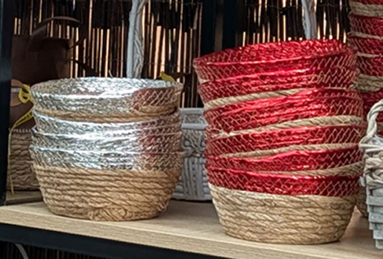 Macetas de mimbre en Albogarden, cestería