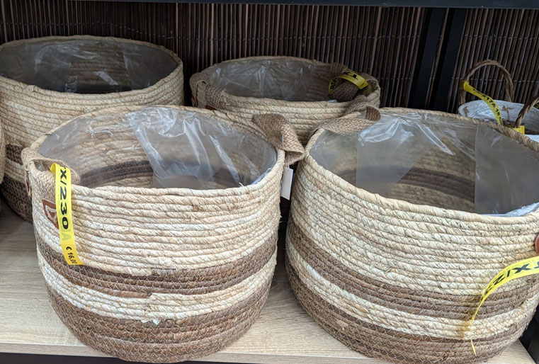 Macetas de mimbre en Albogarden, cestería