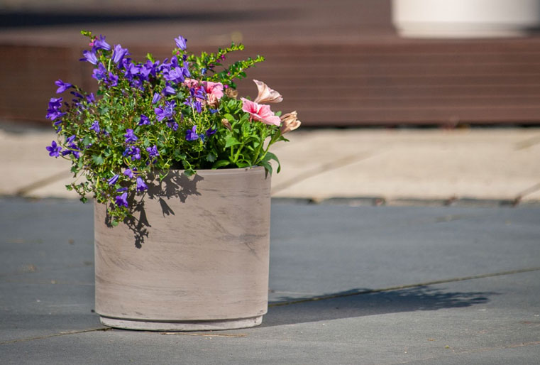 Maceta Pillar color basalto de Spang