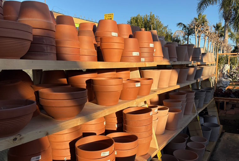 Macetas en barro rojo